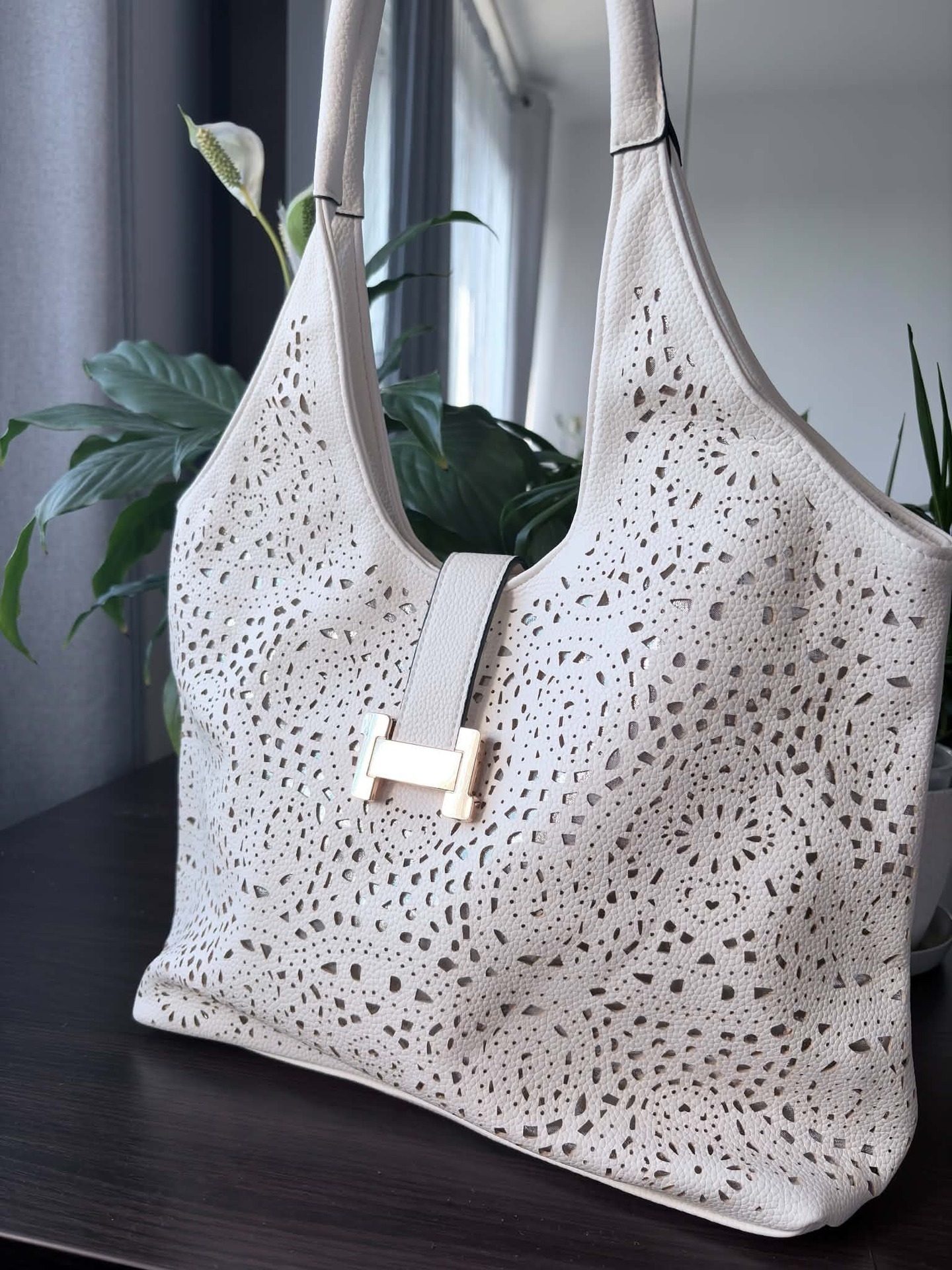 Elegancka ażurowa torebka na ramię shopperka format A4